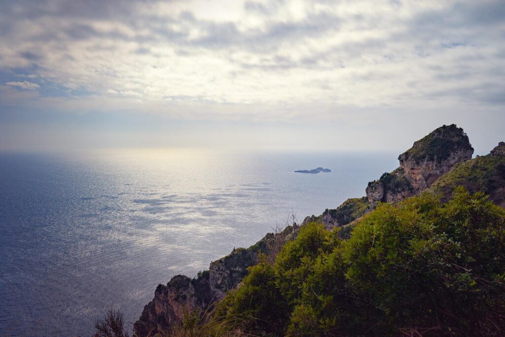 Dopo qualche ora di cammino sul sentiero di Chiosse, raggiungiamo una sporgenza