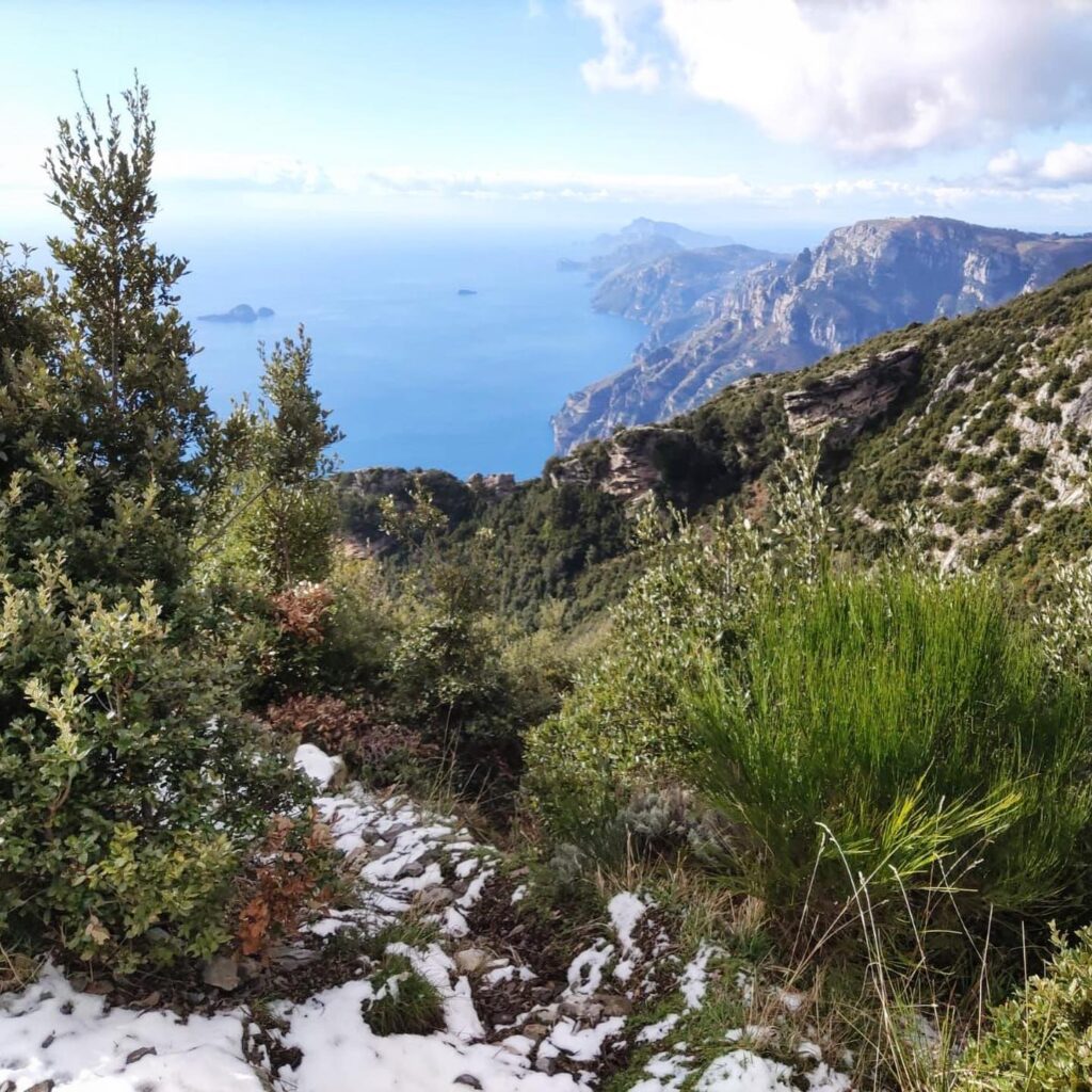 La montagna vestita di bianco diventa una bellissima sposa